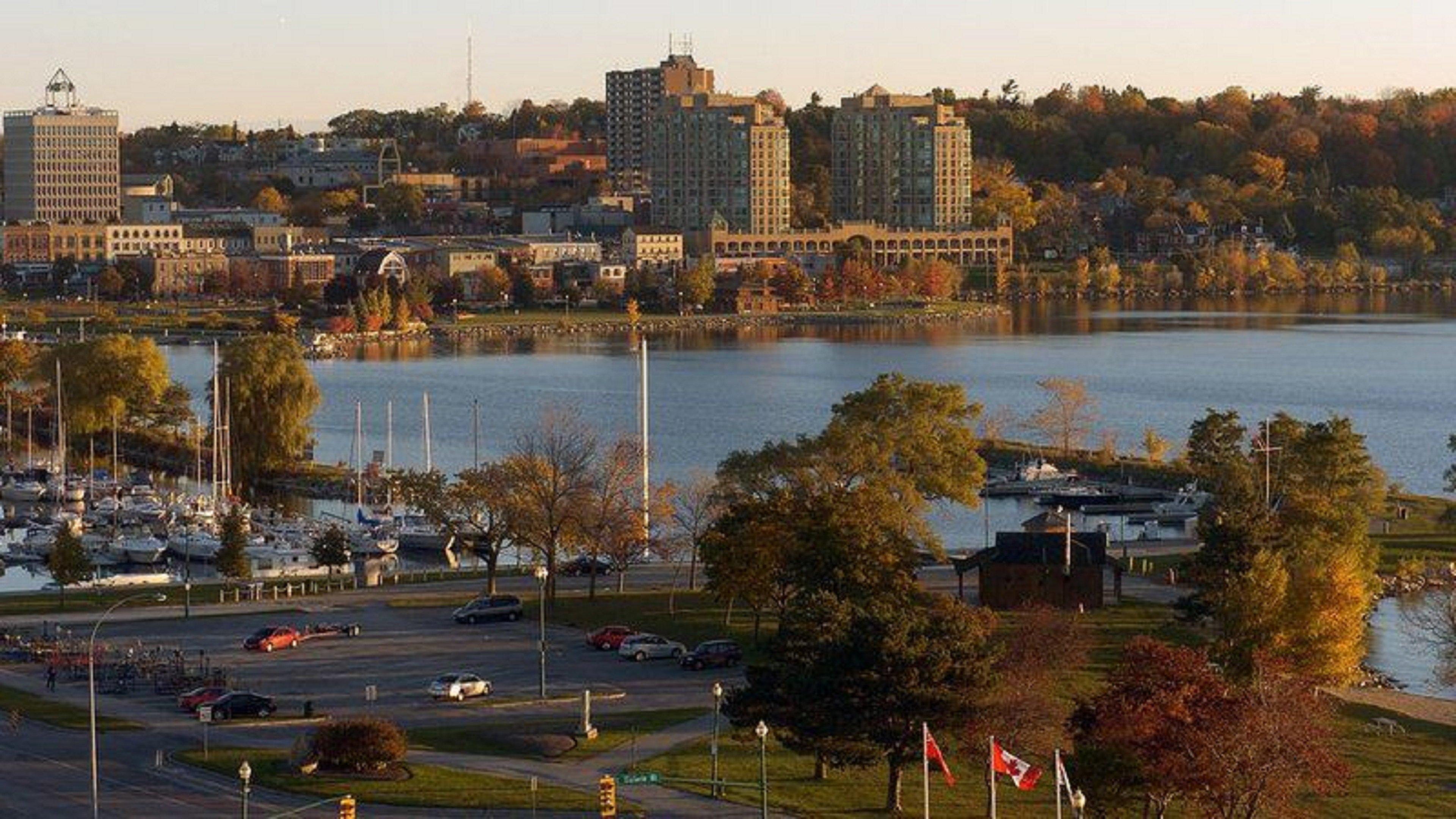 Holiday Inn Express Hotel & Suites Barrie By Ihg Екстериор снимка