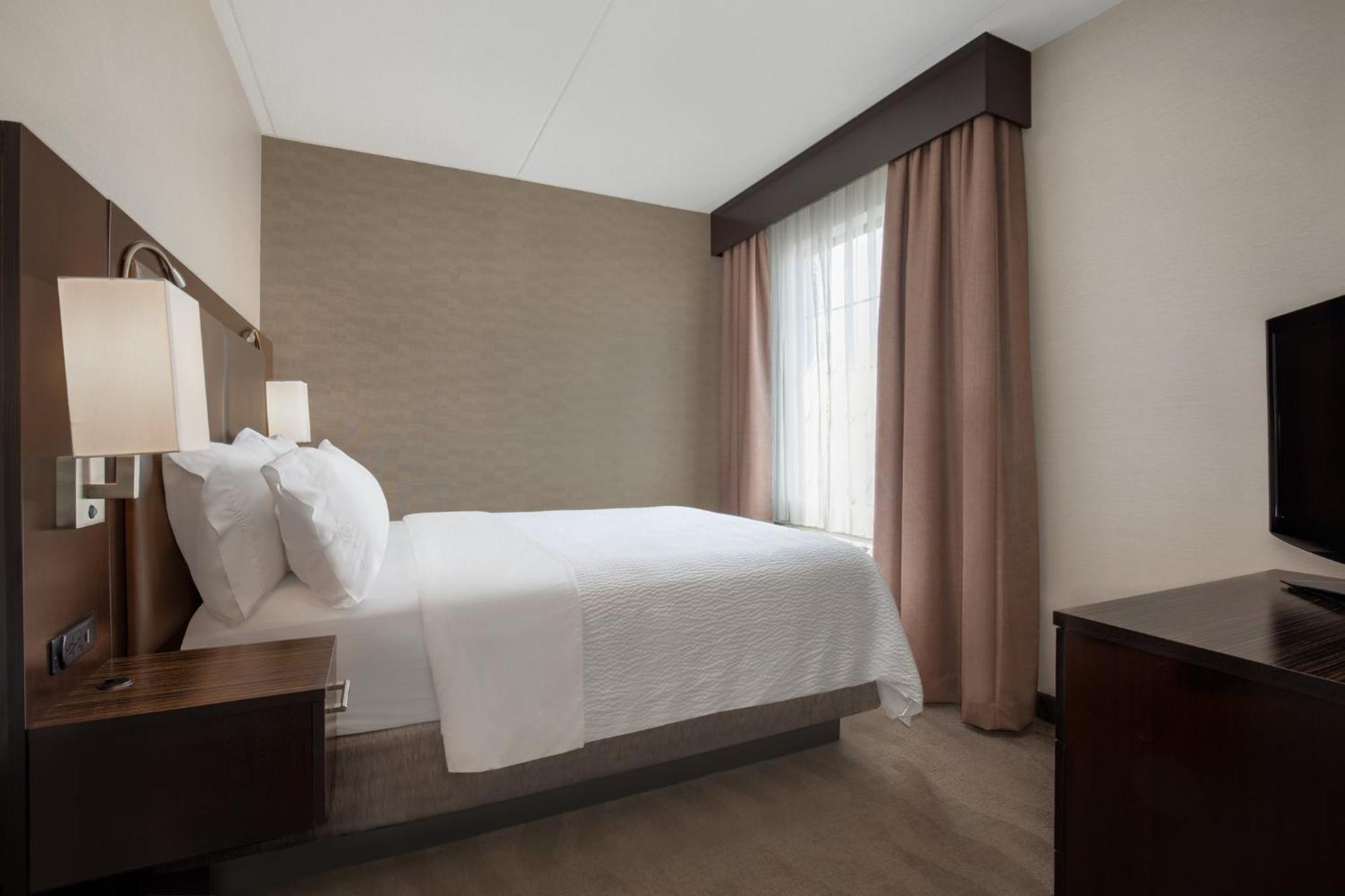 Holiday Inn Express Hotel & Suites Barrie By Ihg Екстериор снимка