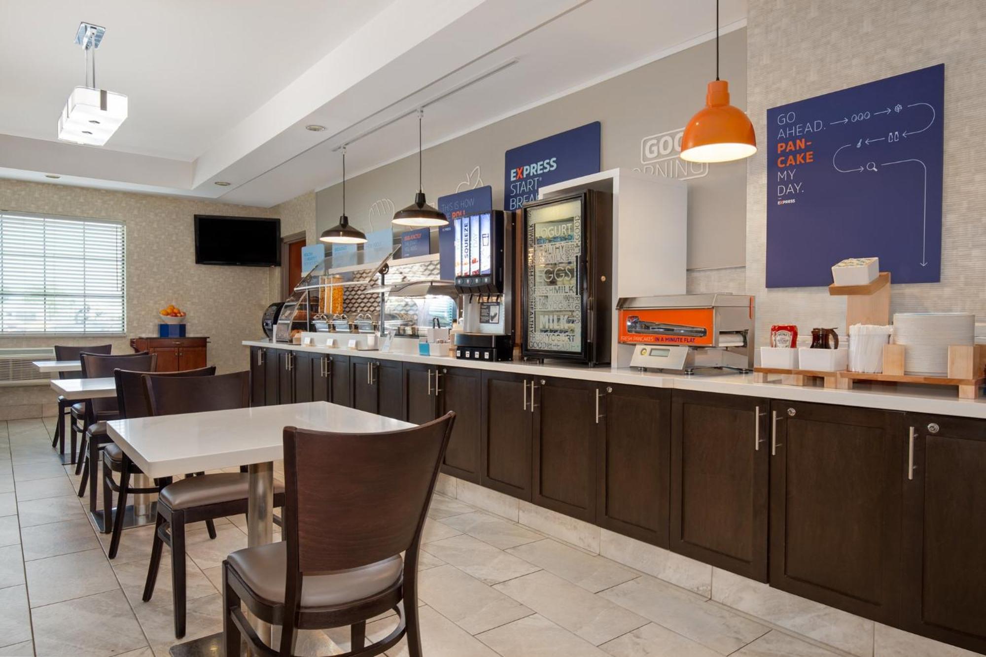 Holiday Inn Express Hotel & Suites Barrie By Ihg Екстериор снимка