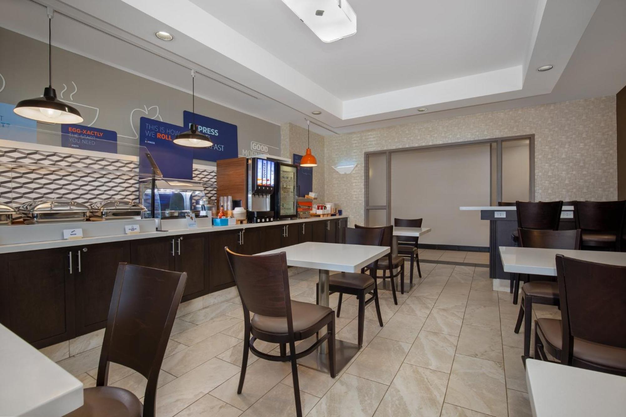 Holiday Inn Express Hotel & Suites Barrie By Ihg Екстериор снимка