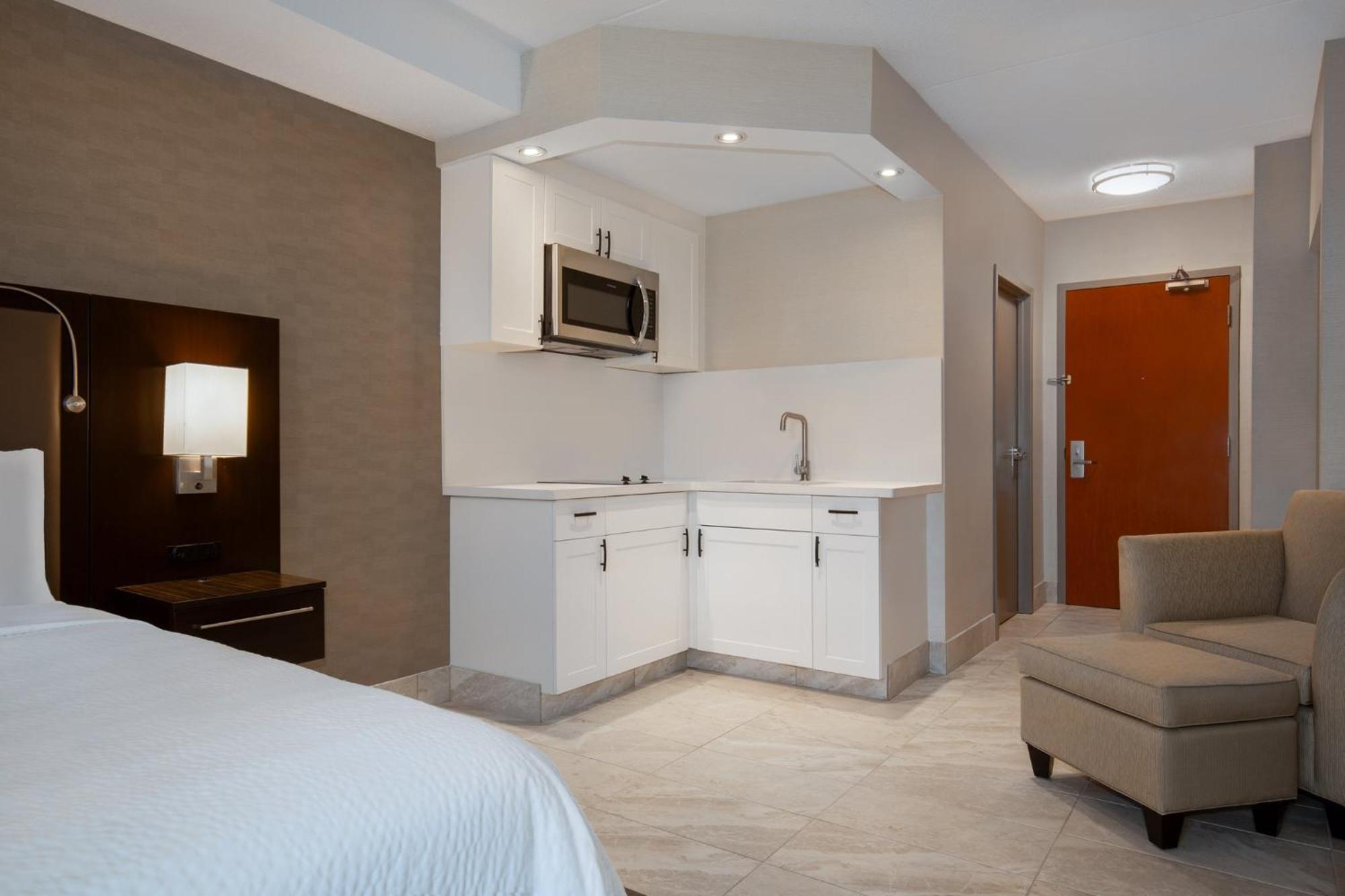 Holiday Inn Express Hotel & Suites Barrie By Ihg Екстериор снимка