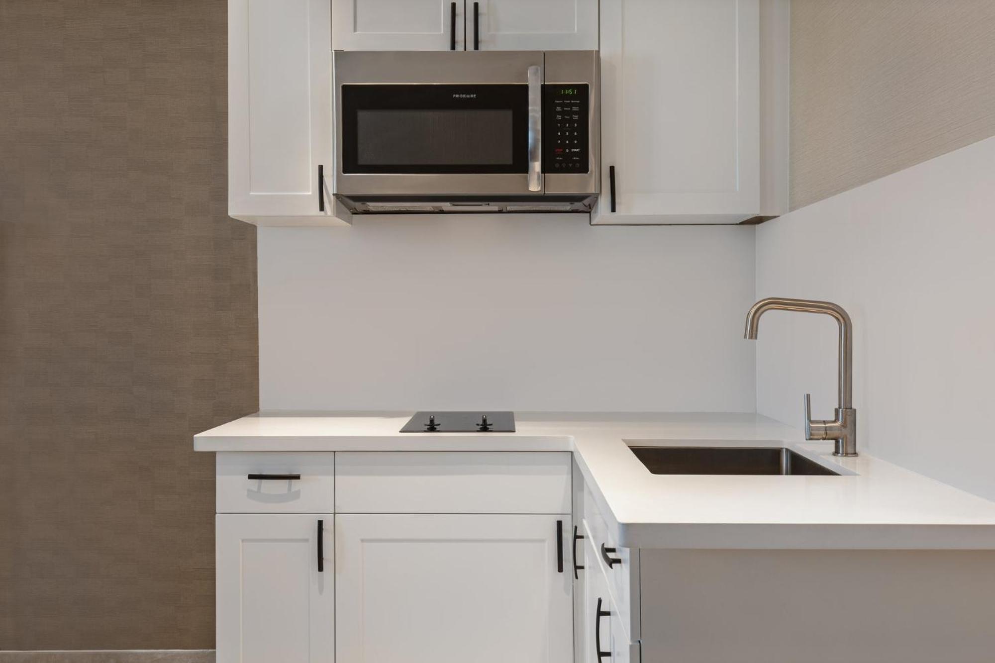 Holiday Inn Express Hotel & Suites Barrie By Ihg Екстериор снимка