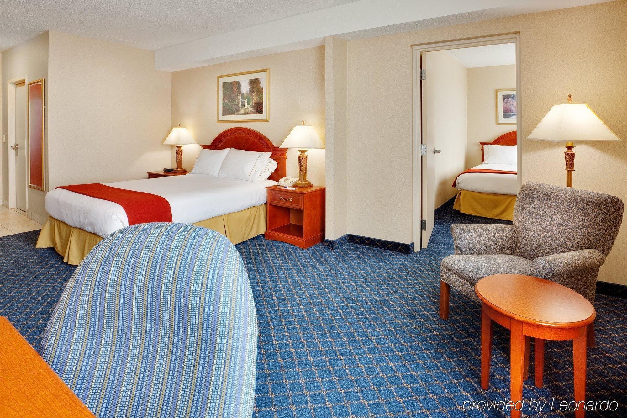 Holiday Inn Express Hotel & Suites Barrie By Ihg Екстериор снимка